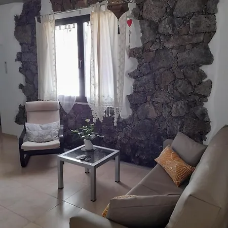 Con Terraza Y Jardin Holiday home