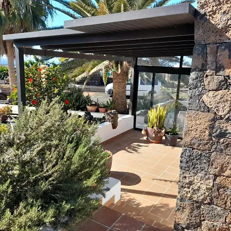 Con Terraza Y Jardin Hébergement de vacances *