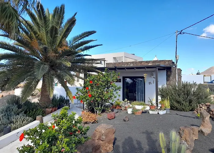 Con Terraza Y Jardin Las Breñas
