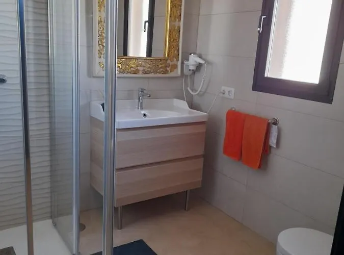 Con Terraza Y Jardin בית נופש