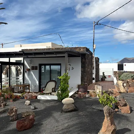 Con Terraza Y Jardín